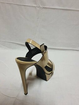 talons blanc cass&eacute;