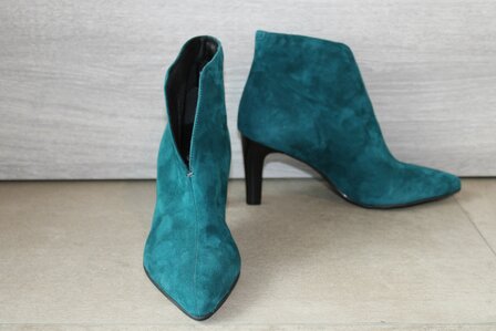 apple blue sea green heels brand CKS