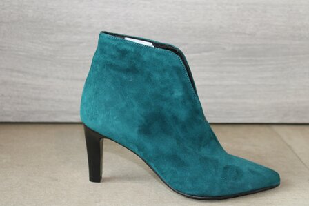 apple blue sea green heels brand CKS