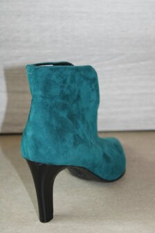 apple blue sea green heels brand CKS