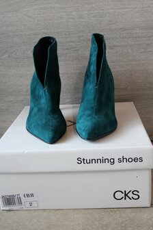apple blue sea green heels brand CKS
