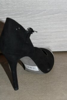 black heels brand Tamaris