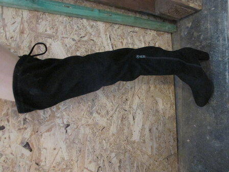 bottes longues noires avec coquelicots