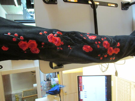 bottes longues noires avec coquelicots