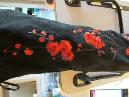 bottes longues noires avec coquelicots