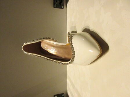 witte hakken met diamanten