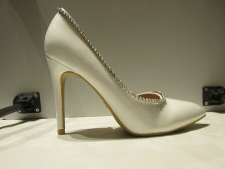 witte hakken met diamanten
