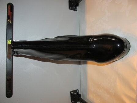 bottines noires brillantes