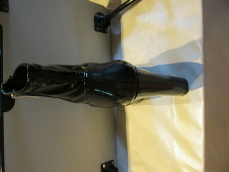 bottines noires brillantes