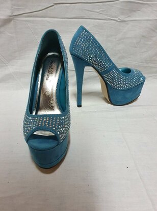 Talons aiguilles bleus avec diamants