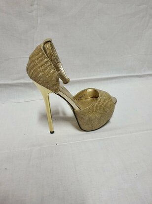 talons hauts de couleur or