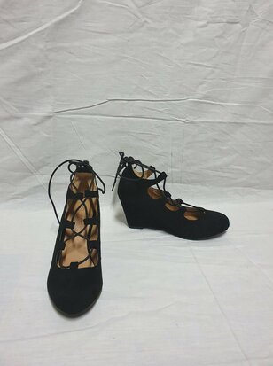 black sandals with heel