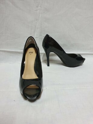 black pumps