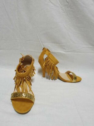 Sandalen mit Absatz