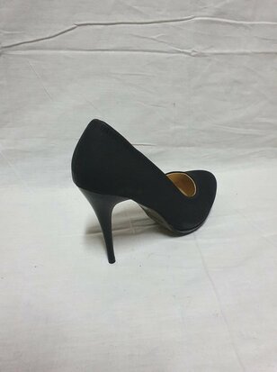 black pumps