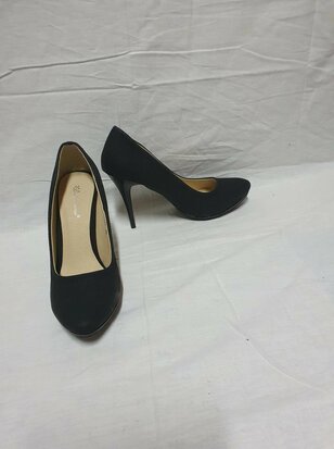 black pumps