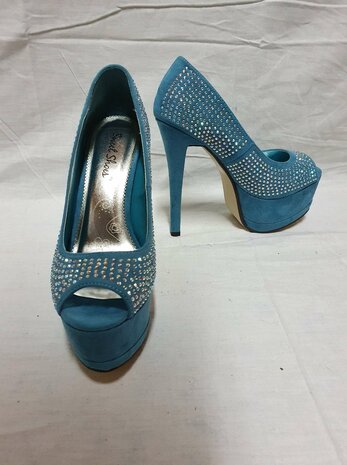 Talons aiguilles bleus avec diamants