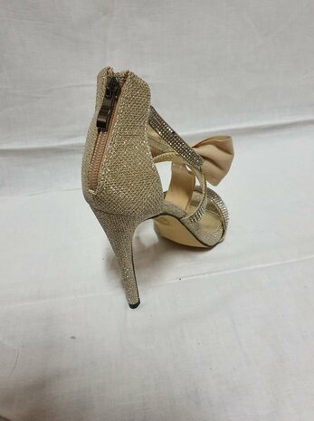 chaussures dorées avec nœud