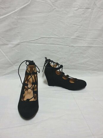 black sandals with heel