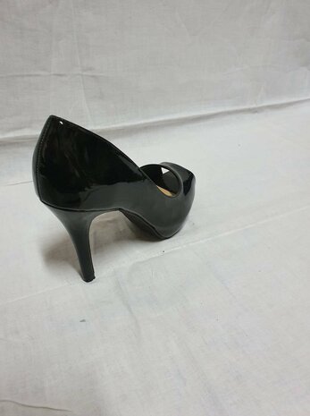 black pumps
