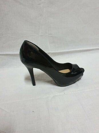 black pumps