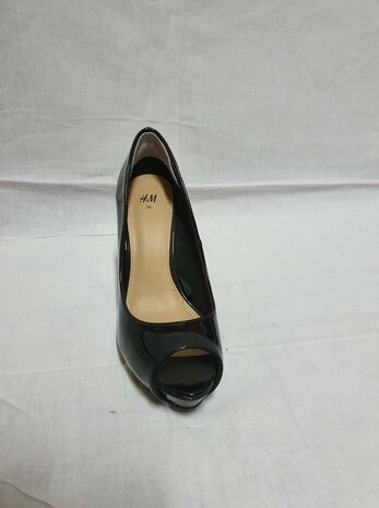 black pumps