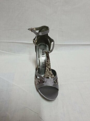 Graue Sandalen mit Absatz