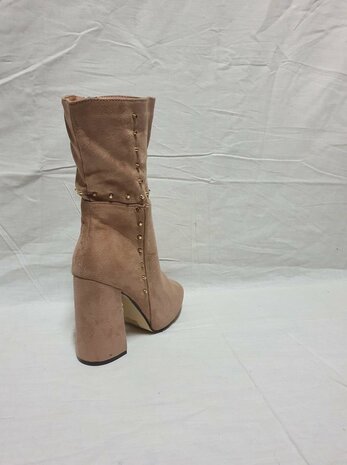 brown ankle boots 