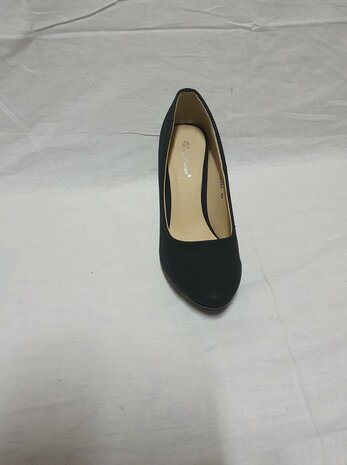 black pumps