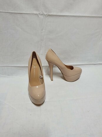 beige hoge hakken