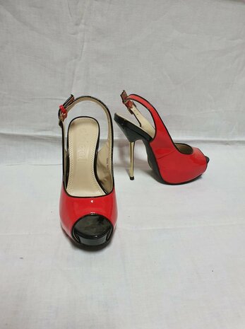 black-red pumps