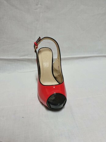 black-red pumps