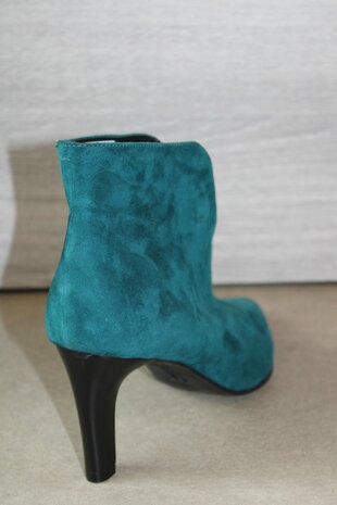 apple blue sea green heels brand CKS