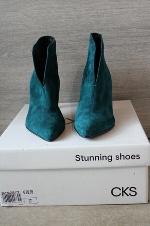 apple blue sea green heels brand CKS