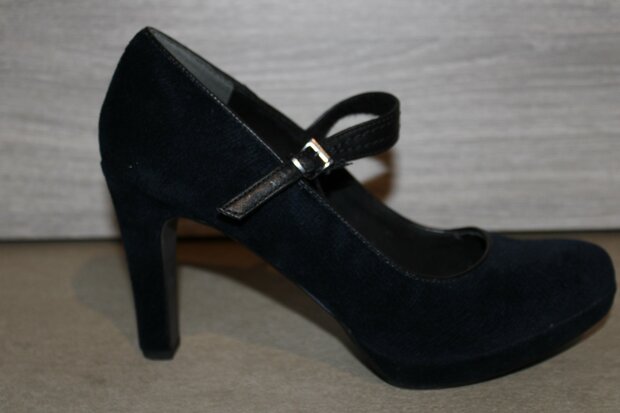 black heels brand Tamaris