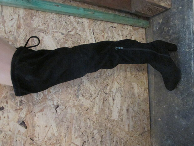 bottes longues noires avec coquelicots