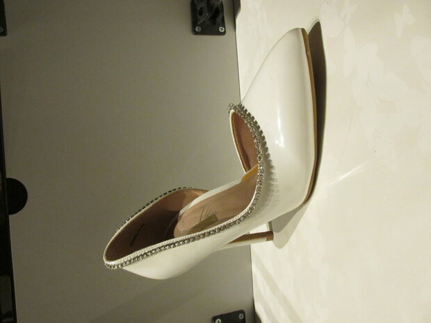 witte hakken met diamanten