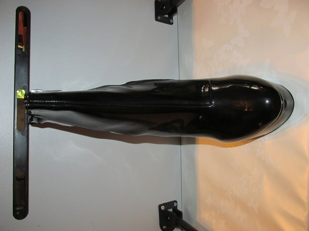 bottines noires brillantes